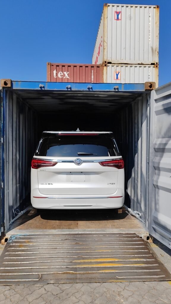 Loading a car into a 1*20GP container